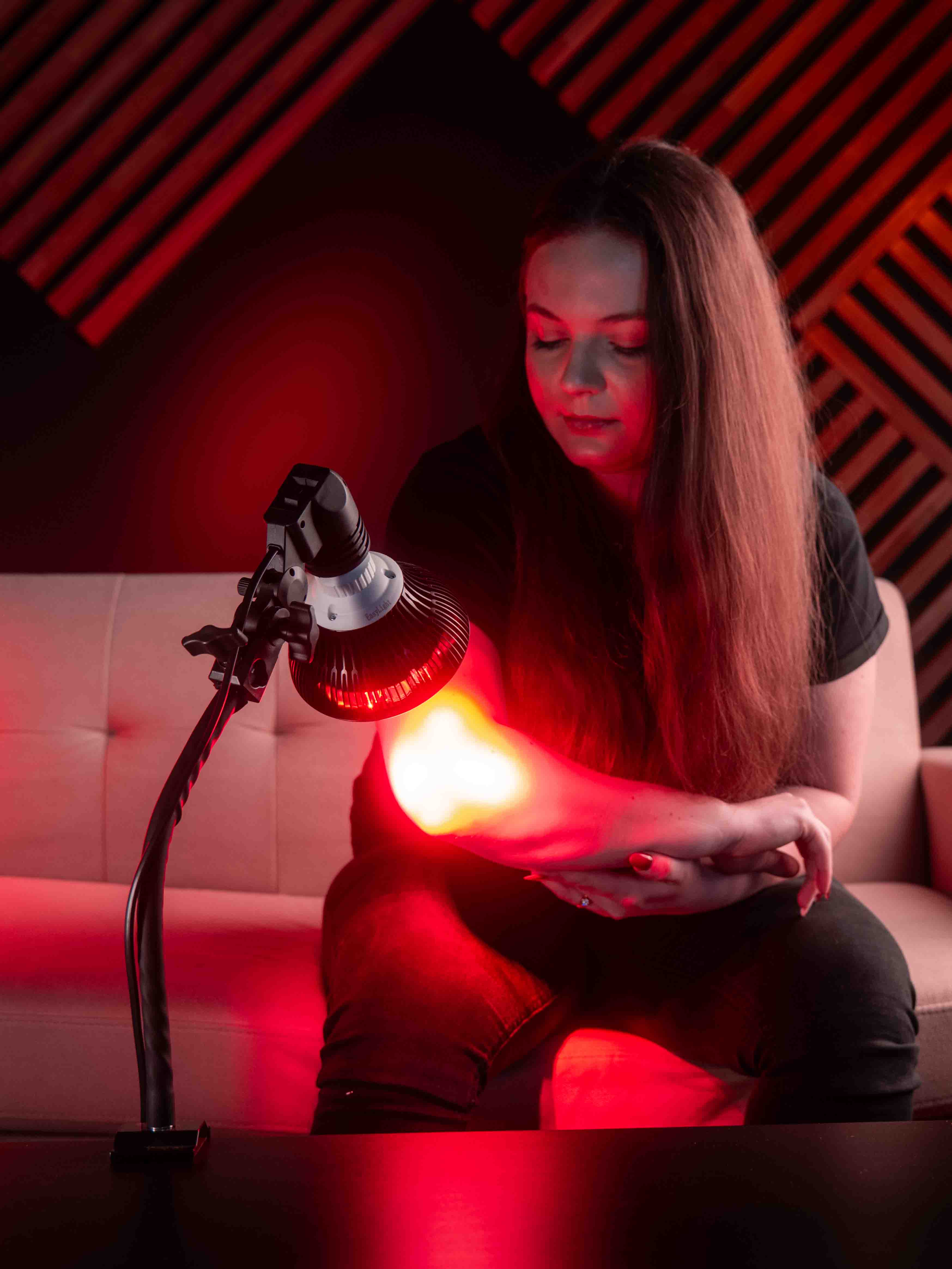 Mitochondriak - red, nir and UV light therapy devices, blue light blocking glasses and indoor lightning solutions