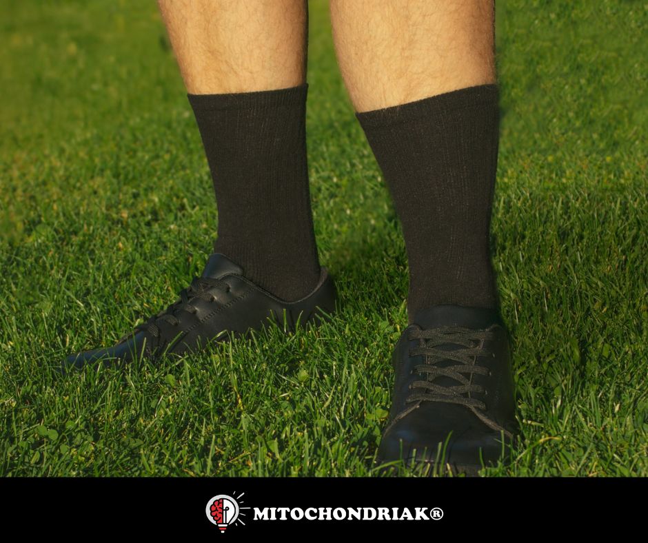 barefoot shoes grounding on grass