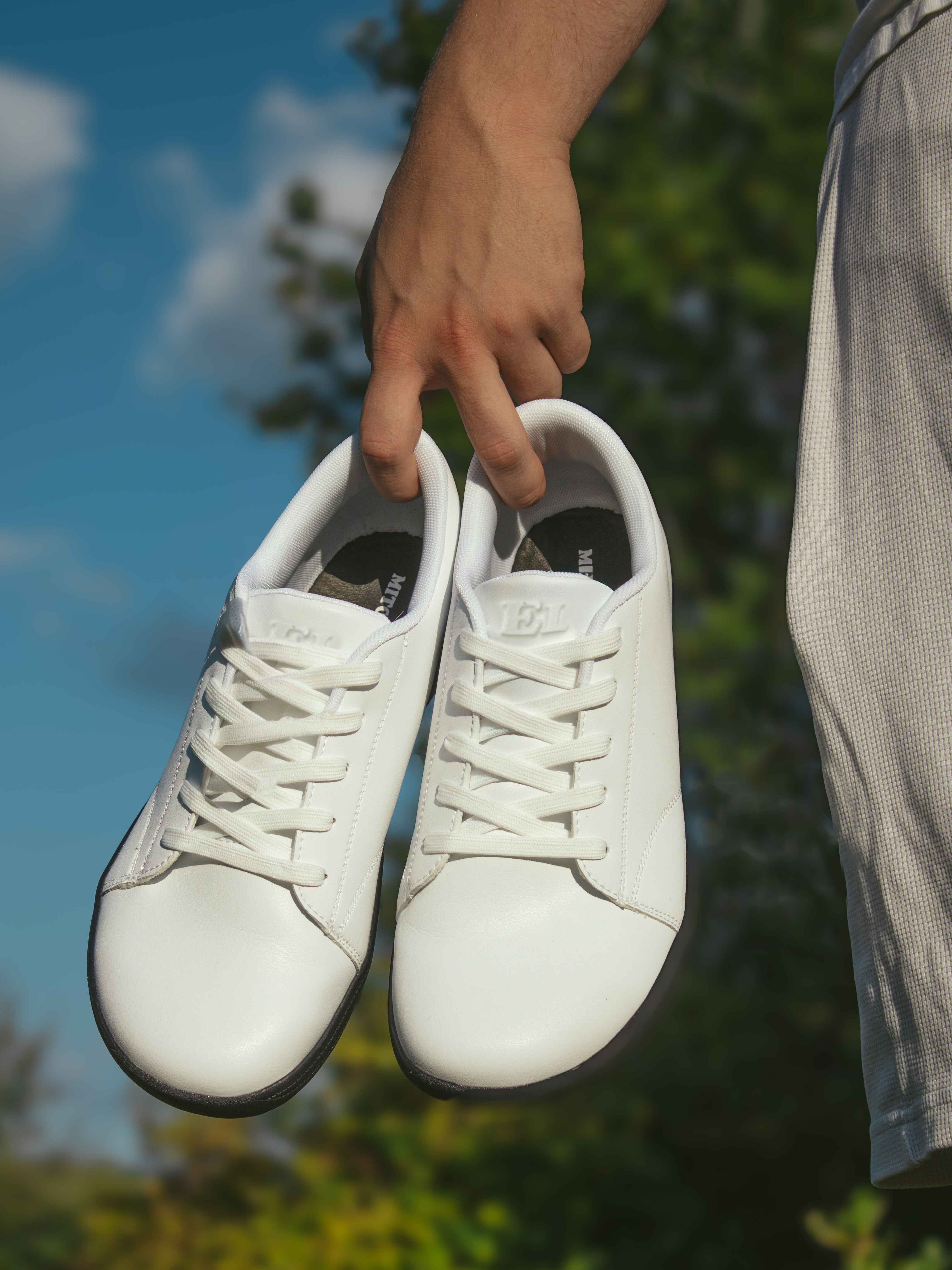 Grounding barefoot shoes for beginners worn outdoors on grass