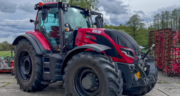 Předání traktoru Valtra T235 Versu