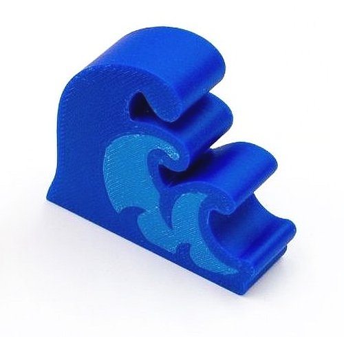 Jednotlivé krabičky insertu a žeton prvního hráče ve tvaru vlny