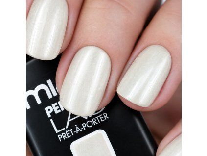 WHITE PEARL swatch