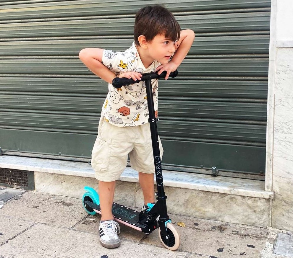 Dětská koloběžka jako dárek. Tipy na výběr podle věku a zájmů dítěte