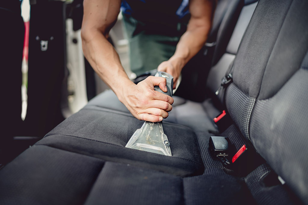 Jak vyčistit sedačky v autě - efektivní metody