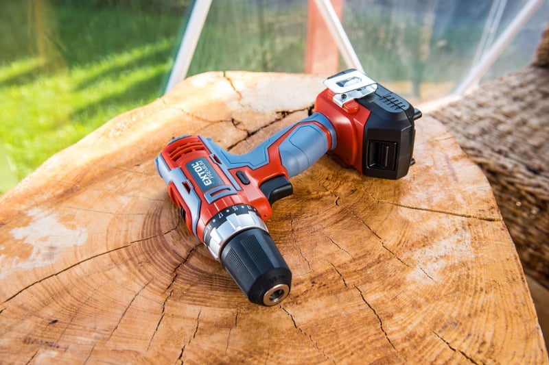 Jak vybrat aku vrtačky a šroubováky