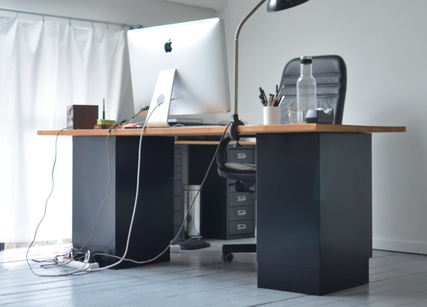 Jak vybrat kancelářské stoly