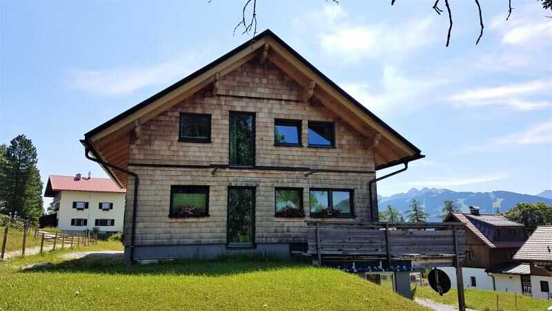 Jak správně vypočítat sklon střechy: Průvodce krok za krokem