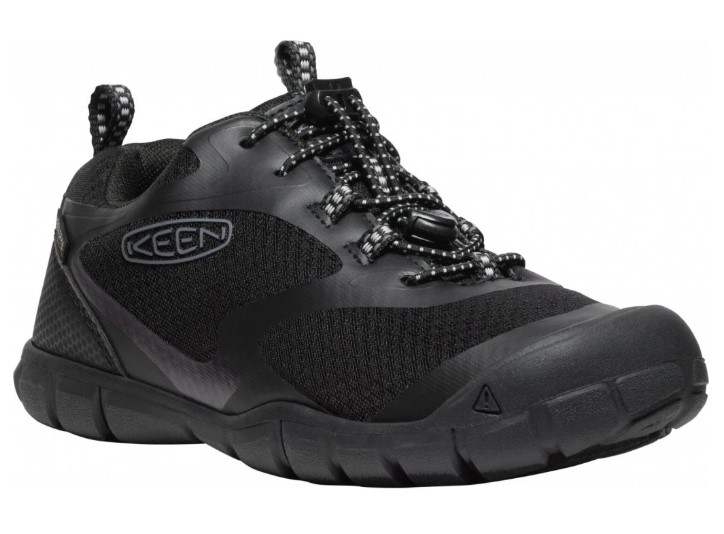 Dětská celoroční obuv: jak vybrat boty, které obstojí po celý rok