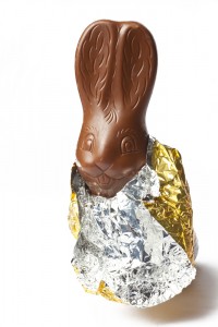 VÍTE JAK VZNIKL IKONICKÝ VELIKONOČNÍ ČOKOLÁDOVÝ ZAJÍČEK?