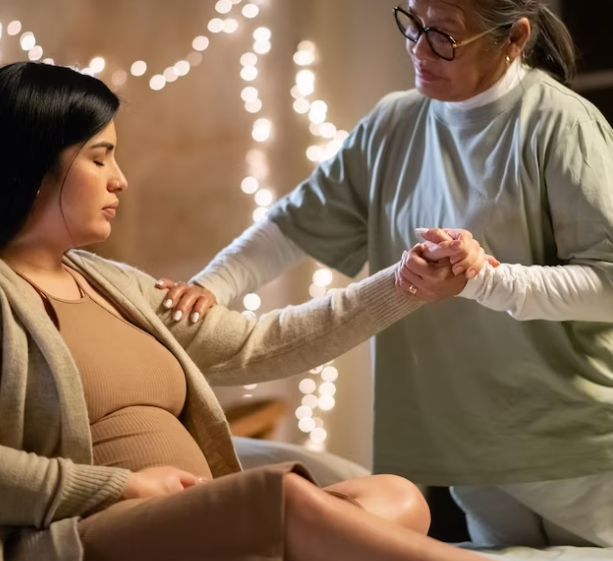 Porodní asistentky a duly: Co jejich práce obnáší