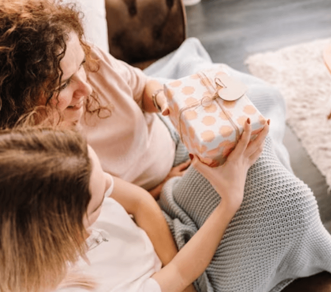 Co darovat novopečené mamince