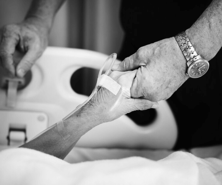 Co je to klinická smrt: Definice, příznaky a následky