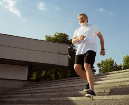 Jak začít běhat po padesátce: Tipy a rady