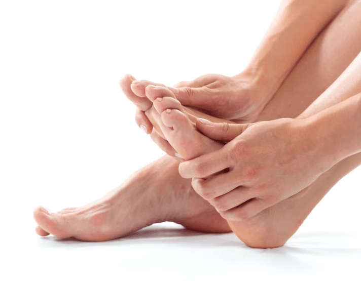 Jak na plíseň na nohou: Rady pro léčbu a prevenci