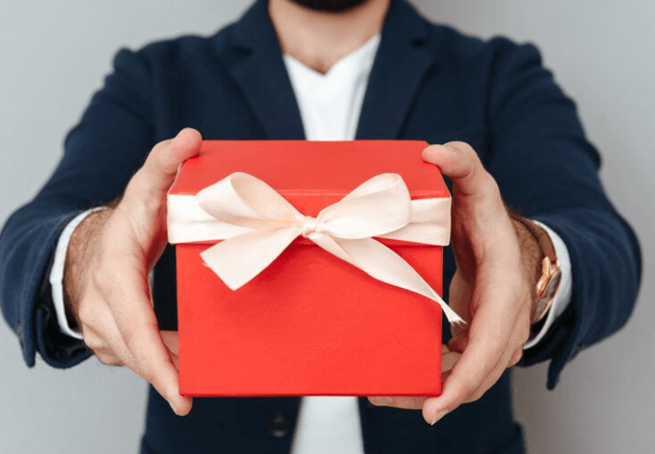 Co dát klukovi k výročí: 20 originálních nápadů na dárky