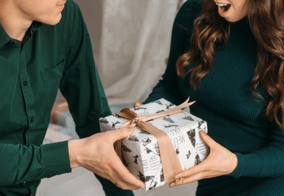 Co dát manželovi k narozeninám: Nápady na dárky