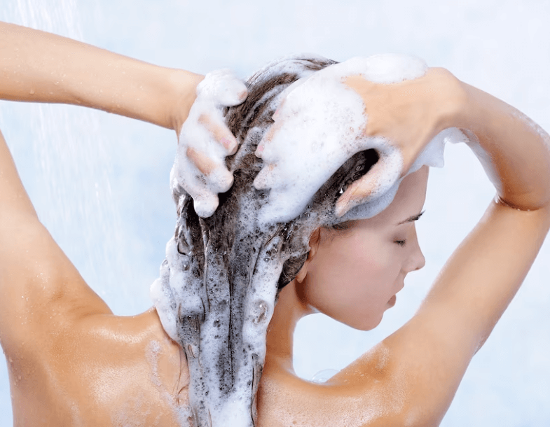 Čistící šampon – proč je důležitý a jak ho správně používat?