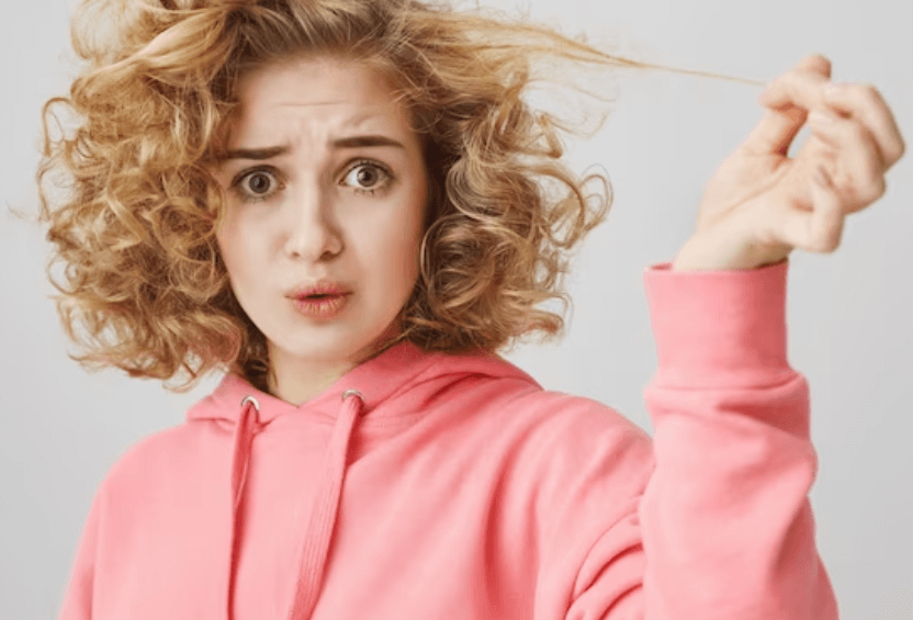 Poškozené vlasy – jak o ně pečovat a vrátit jim zdravý vzhled
