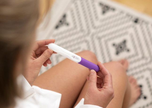 Snažení po vysazení hormonální antikoncepce: Kdy tělo znovu najde svou rovnováhu?