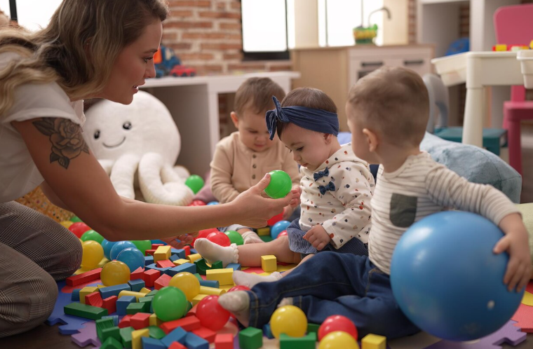 Jak zvládnout ukňourané a nespokojené dítě: rady pro rodiče