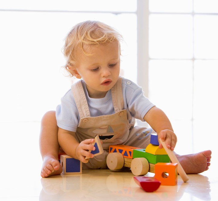 ekologická hračka pro batole