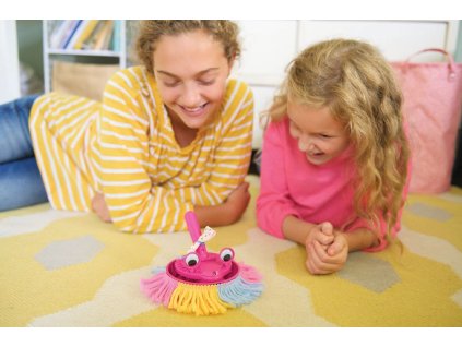 4M Slečna upratovací robot