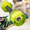 Muuwmi Longboard Compact ABEC 7 Neon se svítícími kolečky
