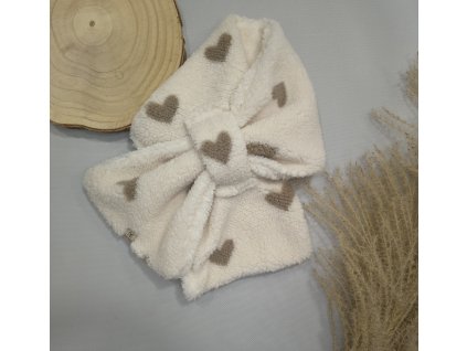 Dětská šála - béžové srdíčka na bílé