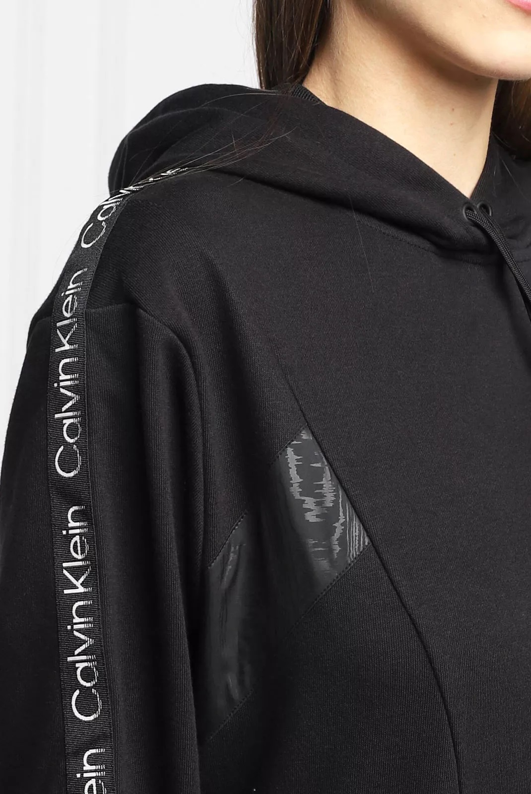 Calvin Klein dámská mikina klokanka černá s kapucí Velikost: S