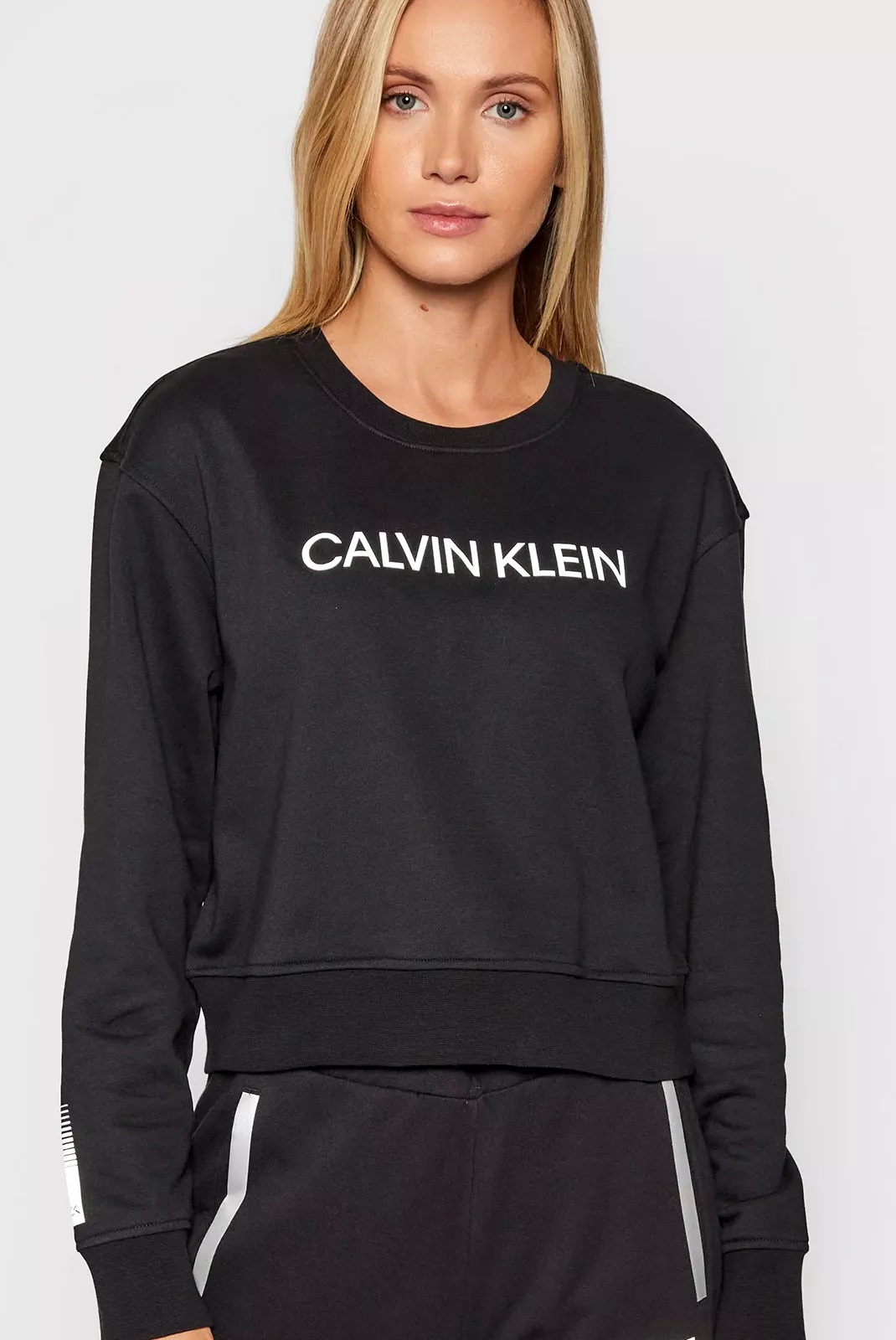 Calvin Klein dámská crop mikina s logem černá Velikost: S