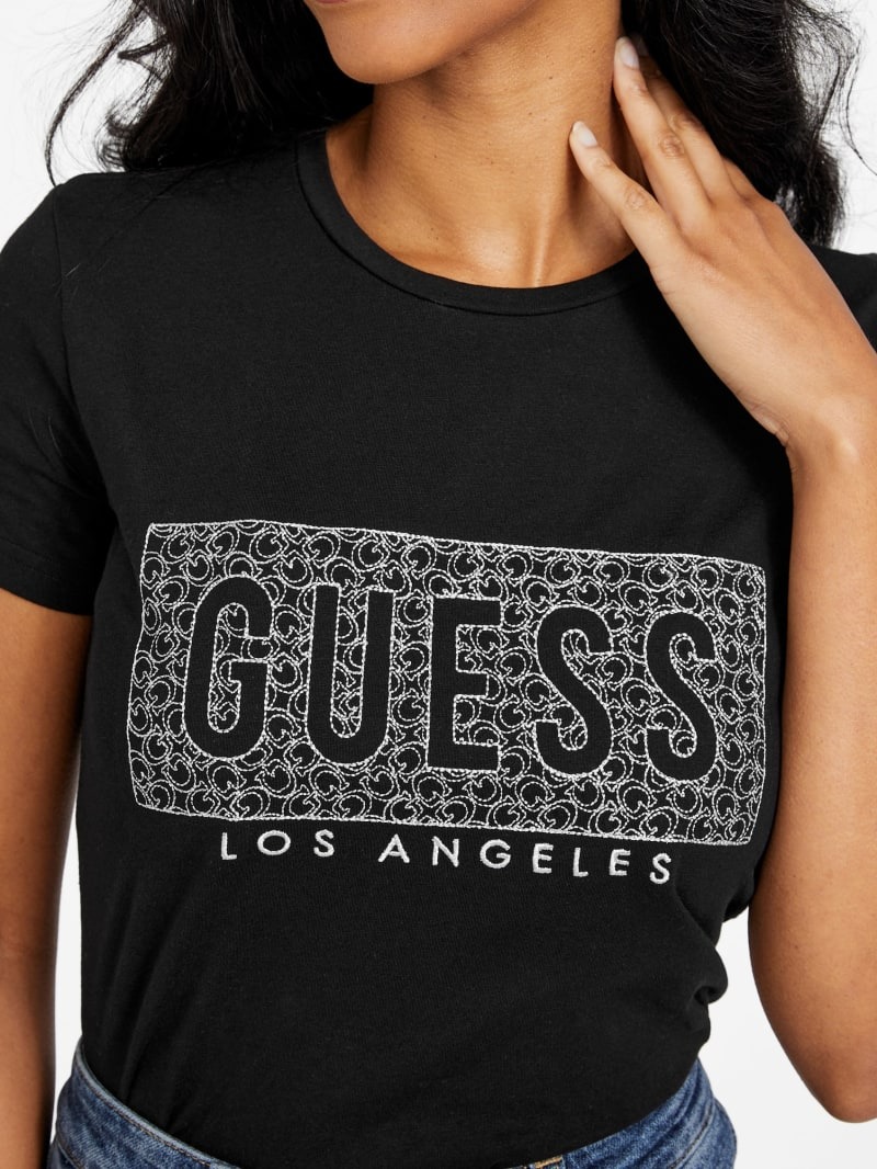 Guess dámské tričko Rita černé s vyšívaným logem Velikost: XS