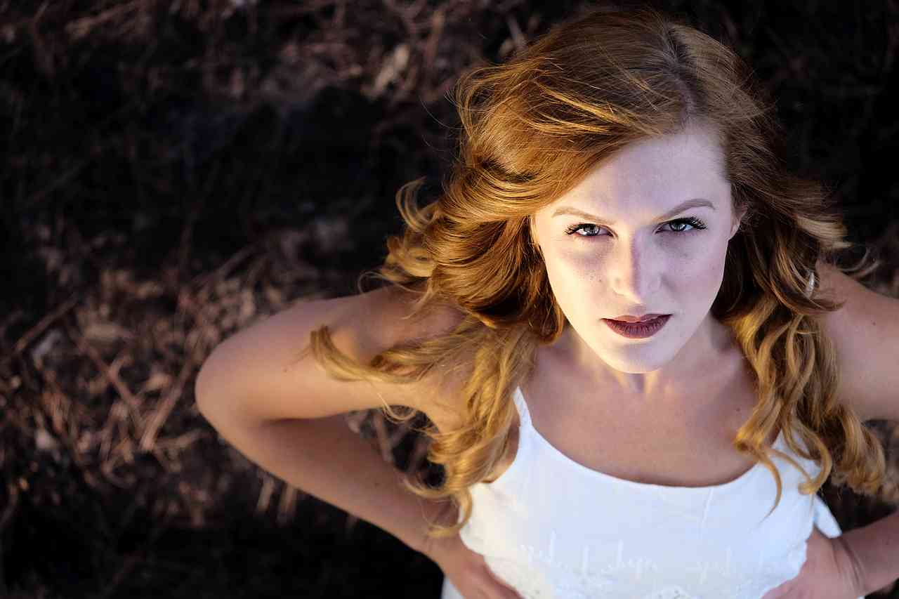 Štípe vás oční krém? Zjistěte, co se děje s vaší pleti po aplikaci