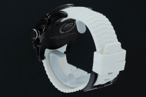  Klasické hodinky MEORIS VIGINTI BC CHRONOGRAF ve speciální edici 20TH ANNIVERSARY vyrobené z patentované, speciálně odlehčené nerezové oceli (5)