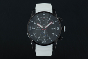  Klasické hodinky MEORIS VIGINTI BC CHRONOGRAF ve speciální edici 20TH ANNIVERSARY vyrobené z patentované, speciálně odlehčené nerezové oceli