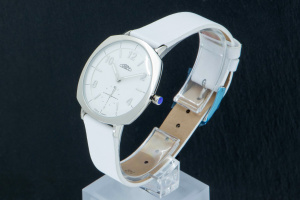  Dámské společenské Quartz hodinky PRIM z ušlechtilé nerezové oceli ve stylovém RETRO designu (3)
