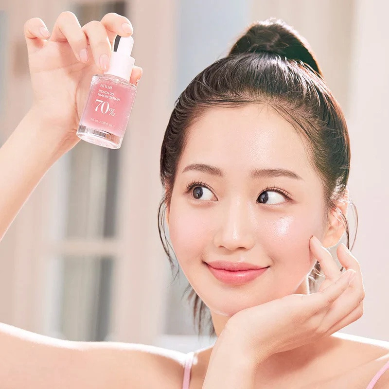 Modelka s ANUA Peach 70 Niacin Serum