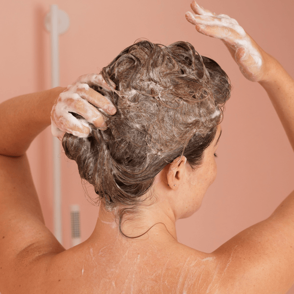 Aplikácia Nu Skin ReNu Smoothing Shampoo
