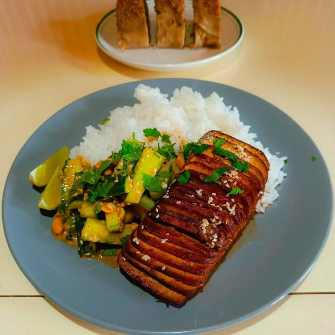 LÉČIVÉ ÚTERÝ 🙏 14.4. 10-15 rozvoz-výdej Mlaskavec 😋 ŠPENÁTOVÁ POLÉVKA S BRAMBOREM A PASTIŇÁKEM, TERIYAKI TOFU NA ZPŮSOB...