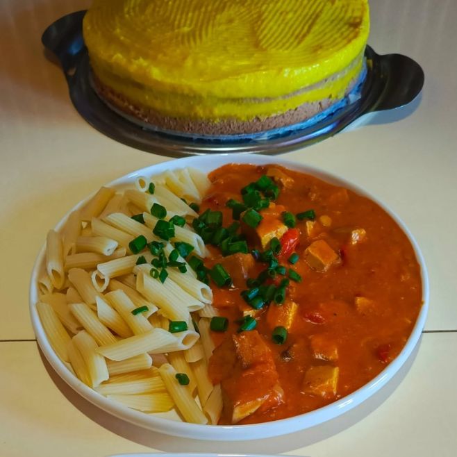 LÉČIVÉ ÚTERÝ 🙏 26.5. 10-15 KRÉM Z MEDVĚDÍHO ČESNEKU SE SÝROVÝM TOASTEM, VEGANSKÝ GULÁŠEK NA DEBRECINSKÝ ZPŮSOB, TĚSTOVINY,...