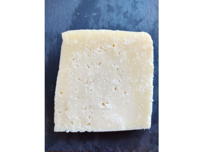 mlsna mys delikatesy v krabici syr syry syry z mikulova kravske syry kozi syry ovci syry delikatesy postou delikatesy mikulov zamek mikulov vino mikulov syrarna mikulov pecorino romano