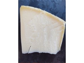 mlsna mys delikatesy v krabici syr syry syry z mikulova kravske syry kozi syry ovci syry delikatesy postou delikatesy mikulov zamek mikulov vino mikulov syrarna mikulov grana padano