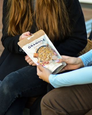 Malá radost pro velké ženy 💜 K MDŽ někdy stačí opravdu maličkost - gesto, které potěší a vykouzlí úsměv. A co může být...