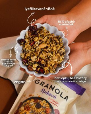 Kdo by nemiloval naši makovou s višněmi 🍒 Z čeho se ale skládá? 🤔 Křupavá kombinace bezlepkových vloček, máku, ořechů a...
