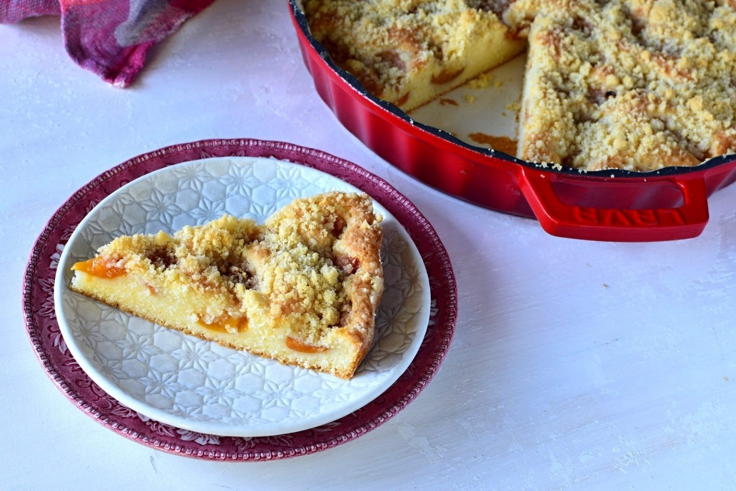 Recept na jednoduchý meruňkový koláč s drobenkou