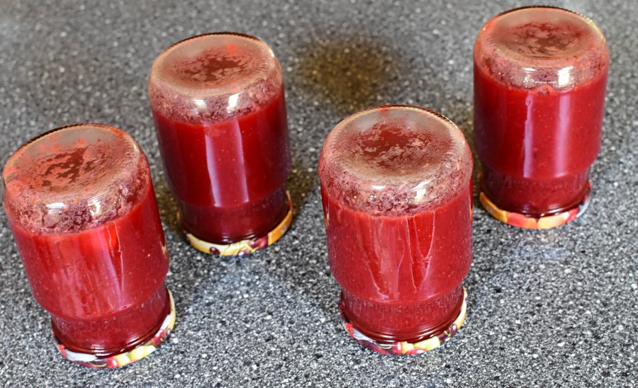 jahodova-marmelada-sklenicky