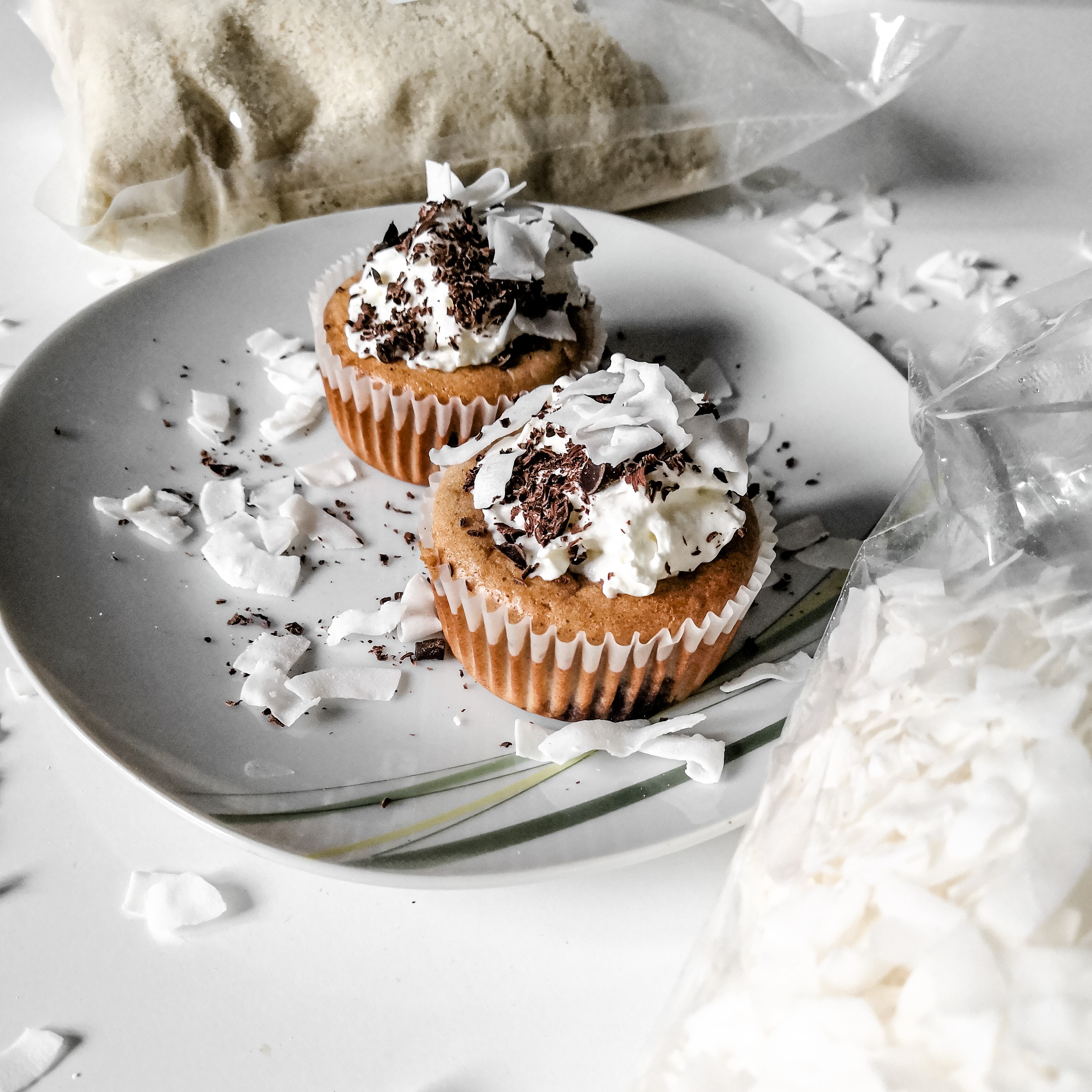 Borůvkové muffiny z mandlové mouky s kokosovými chipsy