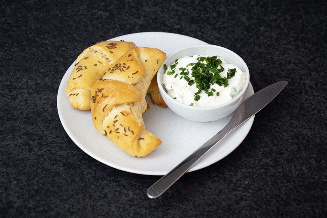 RECEPT: Domácí pivní rohlíky