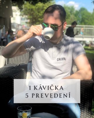 Jedna káva, päť tvárí umenia. ☕✨ V MMart veríme, že každý moment, aj ten najobyčajnejší ako ranná kávička, sa môže stať...