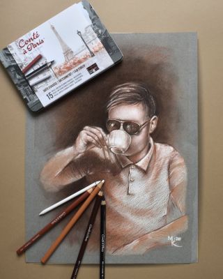 🖍️ Ako sme minule sľúbili, budeme pokračovať sériou kresby kavíčky a ich 5 prevedení. Pre dnešok tu máme kresbu ceruzkami...