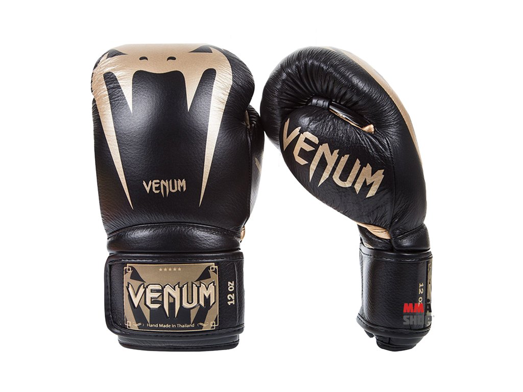 venum giant 3 0 boxerske rukavice cerno zlate 28984